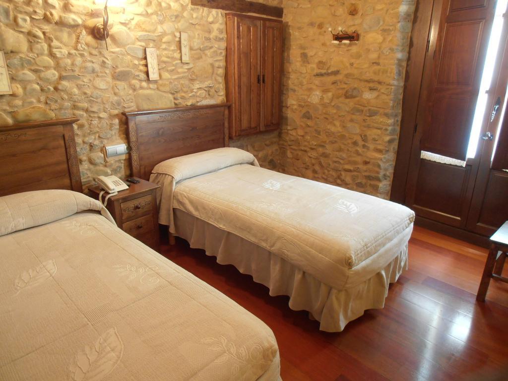 Hostal Virgen De La Encina Ponferrada Room photo