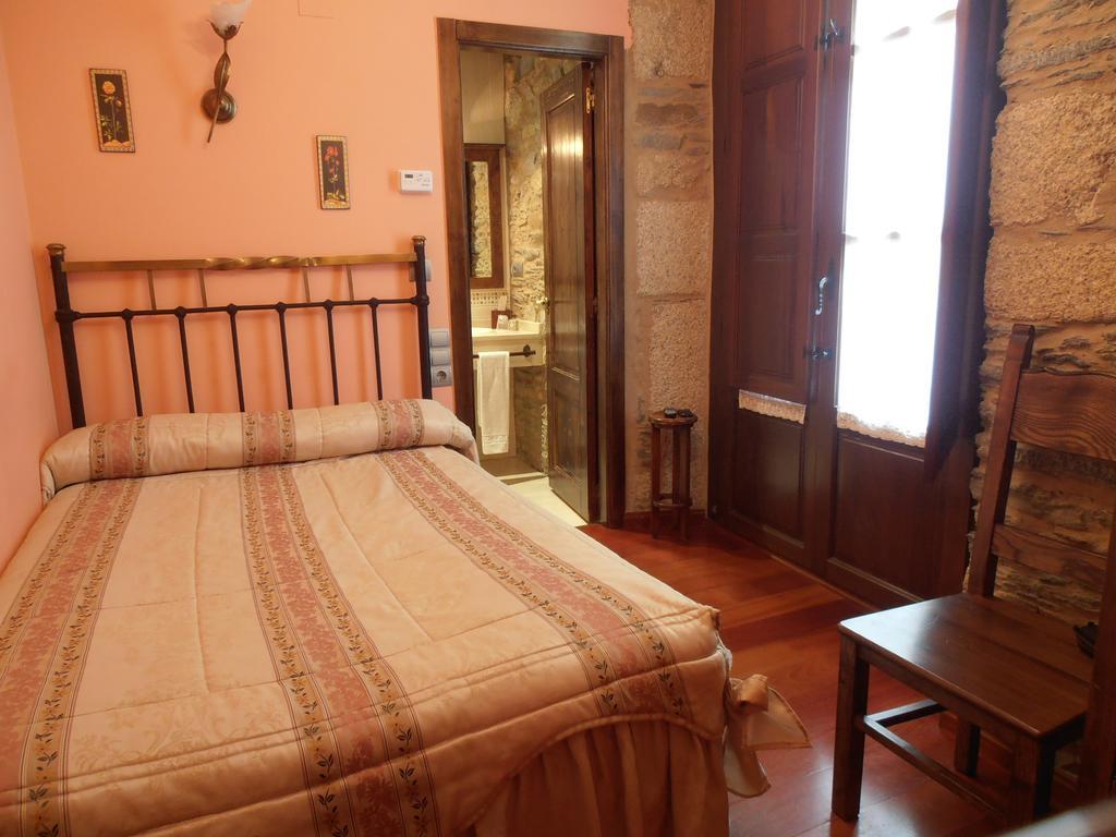 Hostal Virgen De La Encina Ponferrada Room photo